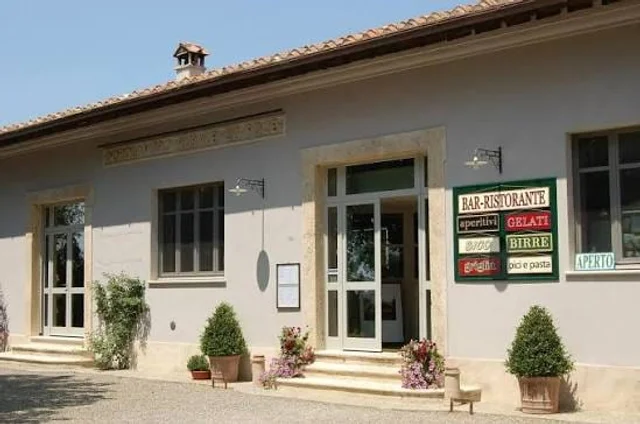 Facciata rustica di Dopolavoro La Foce, nella tenuta di Villa La Foce