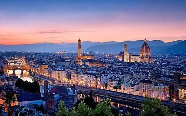 Firenze al tramonto, con il Duomo e Ponte Vecchio, tra le location de Il Mostro