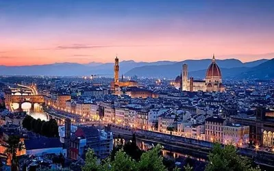 Firenze al tramonto, con il Duomo e Ponte Vecchio, tra le location de Il Mostro