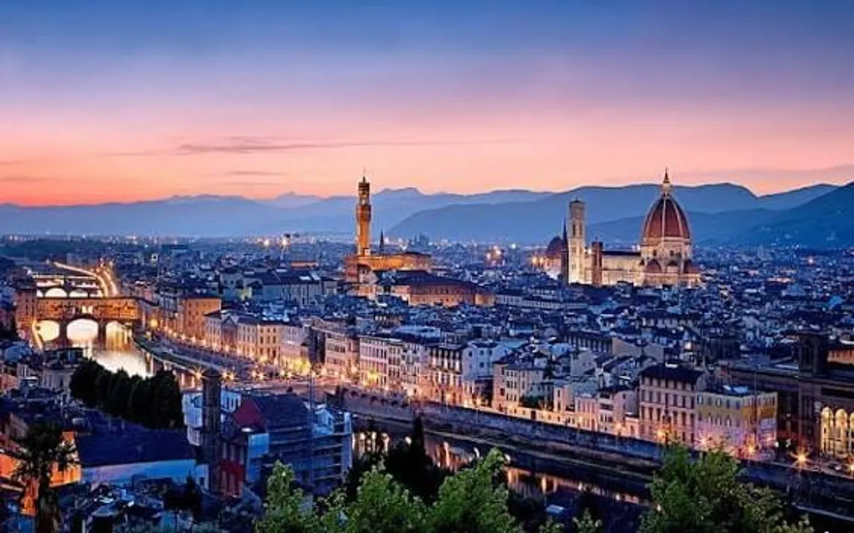 Firenze al tramonto, con il Duomo e Ponte Vecchio, tra le location de Il Mostro