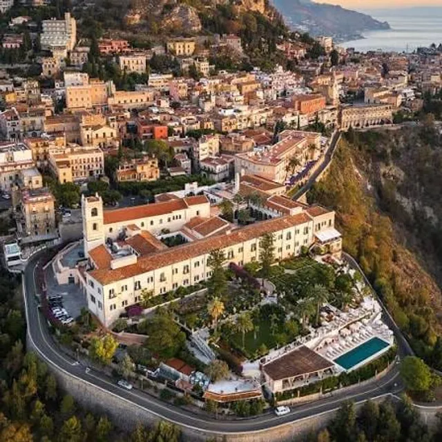 Vista aerea del San Domenico Palace a Taormina, location reale di The White Lotus